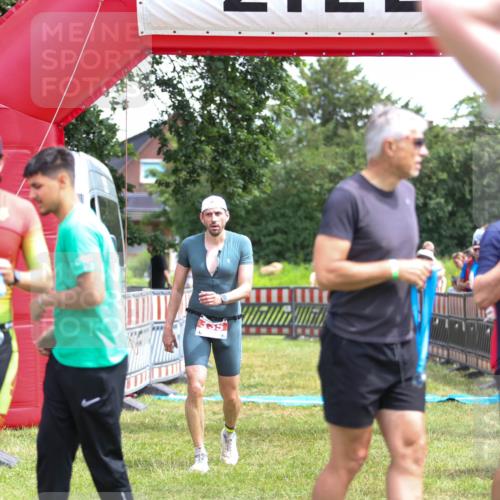 21.06.2026 - 29. Vierlanden-Triathlon Andreas Tolksdorf http://msf.ph/oto/9921198 21.06.2026 13:26:21 Ziel 135 meine-sportfotos.de
