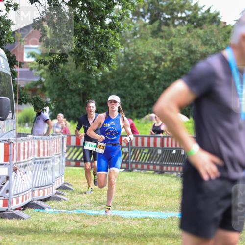 21.06.2026 - 29. Vierlanden-Triathlon Andreas Tolksdorf http://msf.ph/oto/9921201 21.06.2026 13:26:36 Ziel 817, 1013 meine-sportfotos.de