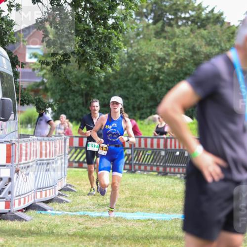 21.06.2026 - 29. Vierlanden-Triathlon Andreas Tolksdorf http://msf.ph/oto/9921202 21.06.2026 13:26:36 Ziel 817, 1013 meine-sportfotos.de