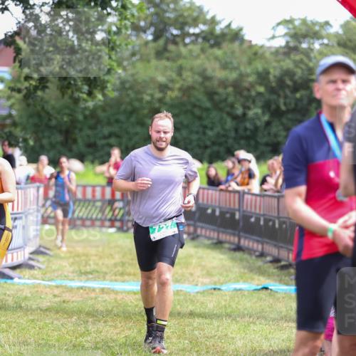 21.06.2026 - 29. Vierlanden-Triathlon Andreas Tolksdorf http://msf.ph/oto/9921244 21.06.2026 13:27:45 Ziel 727, 990, 995, 1015 meine-sportfotos.de