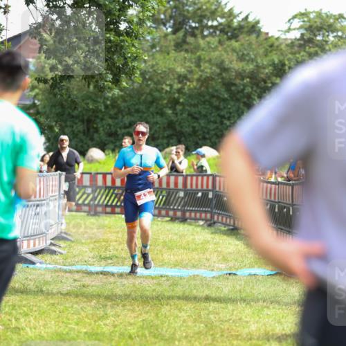 21.06.2026 - 29. Vierlanden-Triathlon Andreas Tolksdorf http://msf.ph/oto/9921249 21.06.2026 13:28:01 Ziel 43, 724 meine-sportfotos.de