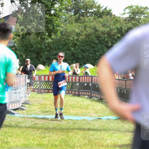 21.06.2026 - 29. Vierlanden-Triathlon Andreas Tolksdorf http://msf.ph/oto/9921250 21.06.2026 13:28:01 Ziel 43, 724 meine-sportfotos.de