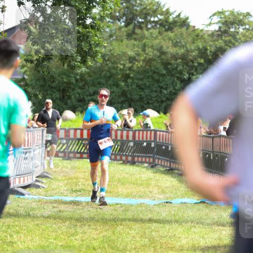 21.06.2026 - 29. Vierlanden-Triathlon Andreas Tolksdorf http://msf.ph/oto/9921251 21.06.2026 13:28:01 Ziel 43, 724 meine-sportfotos.de