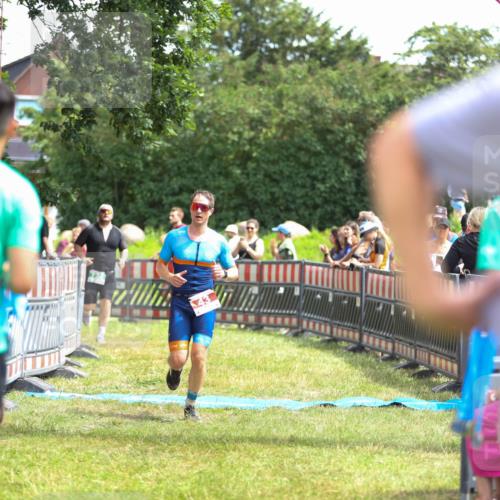 21.06.2026 - 29. Vierlanden-Triathlon Andreas Tolksdorf http://msf.ph/oto/9921254 21.06.2026 13:28:01 Ziel 43, 724 meine-sportfotos.de