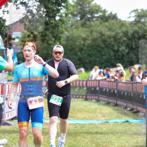 21.06.2026 - 29. Vierlanden-Triathlon Andreas Tolksdorf http://msf.ph/oto/9921258 21.06.2026 13:28:07 Ziel 724, 1020 meine-sportfotos.de