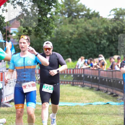 21.06.2026 - 29. Vierlanden-Triathlon Andreas Tolksdorf http://msf.ph/oto/9921259 21.06.2026 13:28:07 Ziel 724, 1020 meine-sportfotos.de