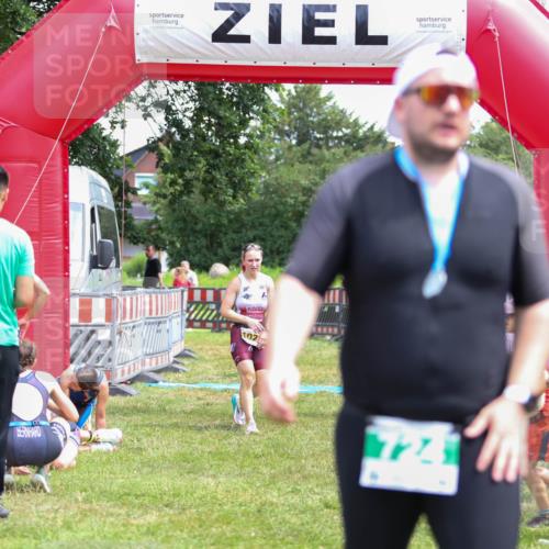 21.06.2026 - 29. Vierlanden-Triathlon Andreas Tolksdorf http://msf.ph/oto/9921271 21.06.2026 13:28:16 Ziel 835, 1020 meine-sportfotos.de