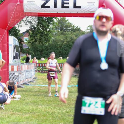 21.06.2026 - 29. Vierlanden-Triathlon Andreas Tolksdorf http://msf.ph/oto/9921275 21.06.2026 13:28:16 Ziel 835, 1020 meine-sportfotos.de