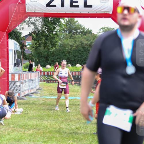 21.06.2026 - 29. Vierlanden-Triathlon Andreas Tolksdorf http://msf.ph/oto/9921279 21.06.2026 13:28:17 Ziel 835, 1020 meine-sportfotos.de