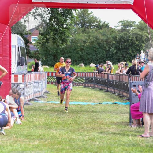 21.06.2026 - 29. Vierlanden-Triathlon Andreas Tolksdorf http://msf.ph/oto/9921295 21.06.2026 13:28:28 Ziel 38, 684, 835, 1009 meine-sportfotos.de
