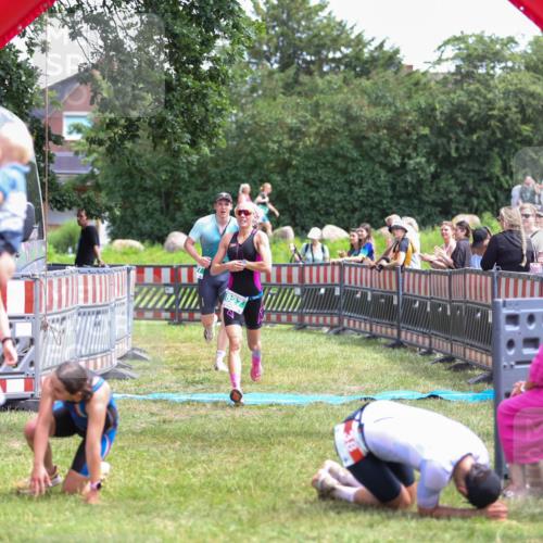 21.06.2026 - 29. Vierlanden-Triathlon Andreas Tolksdorf http://msf.ph/oto/9921327 21.06.2026 13:28:44 Ziel 707, 827 meine-sportfotos.de