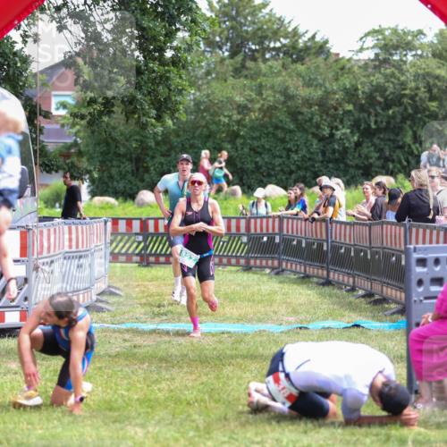 21.06.2026 - 29. Vierlanden-Triathlon Andreas Tolksdorf http://msf.ph/oto/9921330 21.06.2026 13:28:44 Ziel 707, 827 meine-sportfotos.de