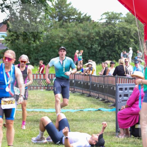 21.06.2026 - 29. Vierlanden-Triathlon Andreas Tolksdorf http://msf.ph/oto/9921332 21.06.2026 13:28:47 Ziel 707, 827, 901 meine-sportfotos.de