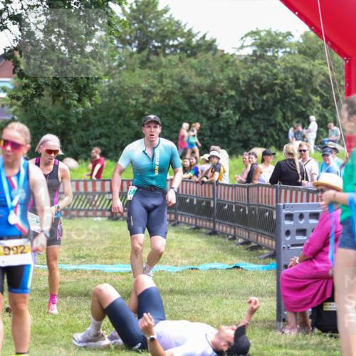 21.06.2026 - 29. Vierlanden-Triathlon Andreas Tolksdorf http://msf.ph/oto/9921333 21.06.2026 13:28:47 Ziel 707, 827, 901 meine-sportfotos.de