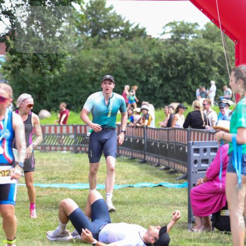 21.06.2026 - 29. Vierlanden-Triathlon Andreas Tolksdorf http://msf.ph/oto/9921335 21.06.2026 13:28:47 Ziel 707, 827, 901 meine-sportfotos.de