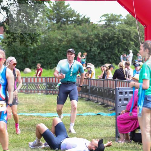 21.06.2026 - 29. Vierlanden-Triathlon Andreas Tolksdorf http://msf.ph/oto/9921337 21.06.2026 13:28:47 Ziel 707, 827, 901 meine-sportfotos.de