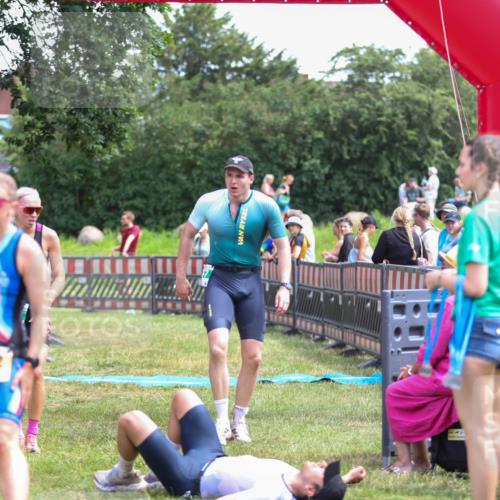 21.06.2026 - 29. Vierlanden-Triathlon Andreas Tolksdorf http://msf.ph/oto/9921340 21.06.2026 13:28:47 Ziel 707, 827, 901 meine-sportfotos.de