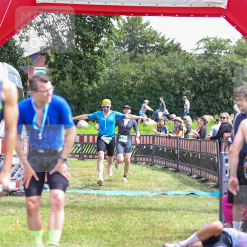 21.06.2026 - 29. Vierlanden-Triathlon Andreas Tolksdorf http://msf.ph/oto/9921361 21.06.2026 13:29:29 Ziel 114, 693, 730 meine-sportfotos.de