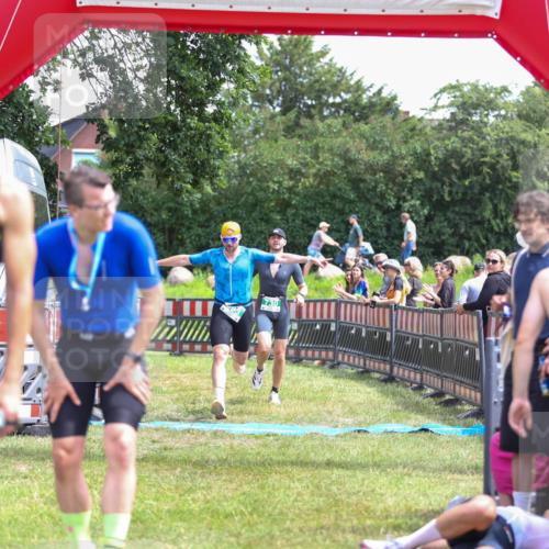 21.06.2026 - 29. Vierlanden-Triathlon Andreas Tolksdorf http://msf.ph/oto/9921362 21.06.2026 13:29:29 Ziel 114, 693, 730 meine-sportfotos.de
