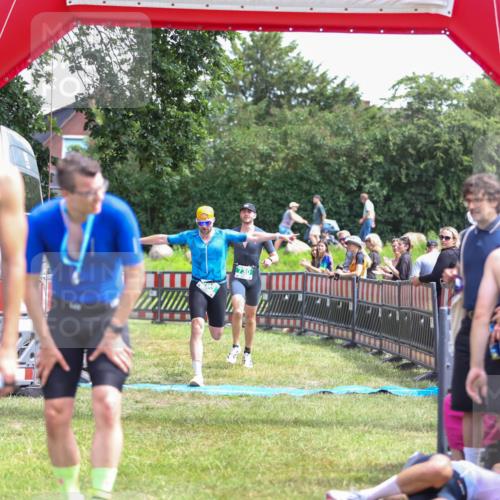 21.06.2026 - 29. Vierlanden-Triathlon Andreas Tolksdorf http://msf.ph/oto/9921363 21.06.2026 13:29:29 Ziel 114, 693, 730 meine-sportfotos.de
