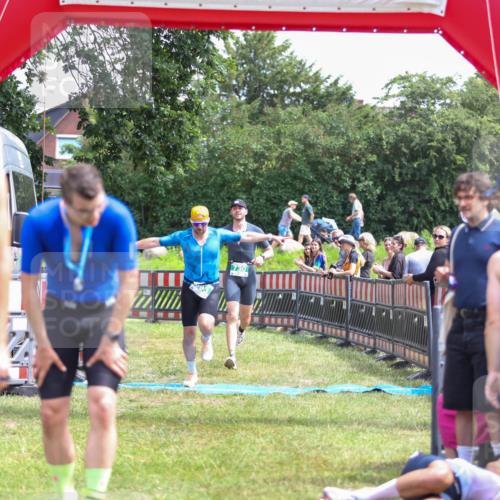 21.06.2026 - 29. Vierlanden-Triathlon Andreas Tolksdorf http://msf.ph/oto/9921365 21.06.2026 13:29:29 Ziel 114, 693, 730 meine-sportfotos.de