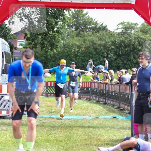 21.06.2026 - 29. Vierlanden-Triathlon Andreas Tolksdorf http://msf.ph/oto/9921366 21.06.2026 13:29:29 Ziel 114, 693, 730 meine-sportfotos.de