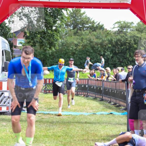 21.06.2026 - 29. Vierlanden-Triathlon Andreas Tolksdorf http://msf.ph/oto/9921367 21.06.2026 13:29:29 Ziel 114, 693, 730 meine-sportfotos.de