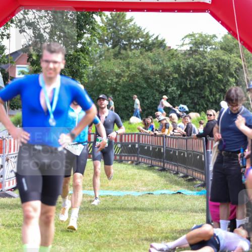 21.06.2026 - 29. Vierlanden-Triathlon Andreas Tolksdorf http://msf.ph/oto/9921375 21.06.2026 13:29:30 Ziel 114, 693, 730 meine-sportfotos.de