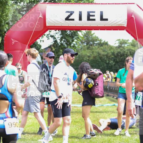 21.06.2026 - 29. Vierlanden-Triathlon Andreas Tolksdorf http://msf.ph/oto/9921378 21.06.2026 13:30:02 Ziel 685, 1006, 1008 meine-sportfotos.de