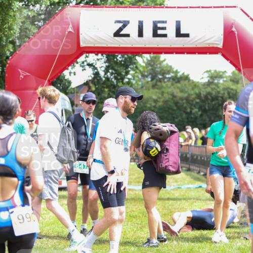 21.06.2026 - 29. Vierlanden-Triathlon Andreas Tolksdorf http://msf.ph/oto/9921379 21.06.2026 13:30:02 Ziel 685, 1006, 1008 meine-sportfotos.de