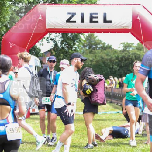 21.06.2026 - 29. Vierlanden-Triathlon Andreas Tolksdorf http://msf.ph/oto/9921380 21.06.2026 13:30:02 Ziel 685, 1006, 1008 meine-sportfotos.de