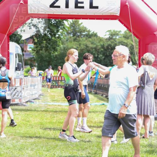 21.06.2026 - 29. Vierlanden-Triathlon Andreas Tolksdorf http://msf.ph/oto/9921384 21.06.2026 13:30:16 Ziel 83, 747, 758, 1011 meine-sportfotos.de