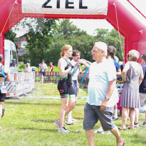 21.06.2026 - 29. Vierlanden-Triathlon Andreas Tolksdorf http://msf.ph/oto/9921386 21.06.2026 13:30:16 Ziel 83, 747, 758, 1011 meine-sportfotos.de