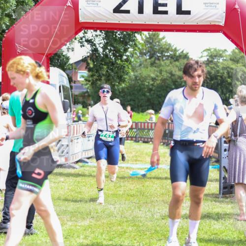 21.06.2026 - 29. Vierlanden-Triathlon Andreas Tolksdorf http://msf.ph/oto/9921387 21.06.2026 13:30:22 Ziel 83, 747, 758, 1011 meine-sportfotos.de