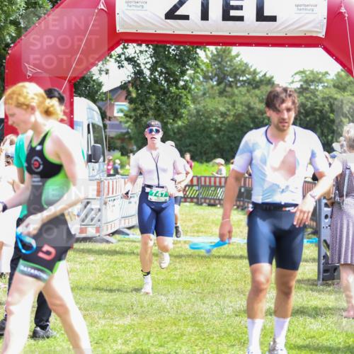 21.06.2026 - 29. Vierlanden-Triathlon Andreas Tolksdorf http://msf.ph/oto/9921388 21.06.2026 13:30:22 Ziel 83, 747, 758, 1011 meine-sportfotos.de
