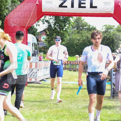 21.06.2026 - 29. Vierlanden-Triathlon Andreas Tolksdorf http://msf.ph/oto/9921391 21.06.2026 13:30:22 Ziel 83, 747, 758, 1011 meine-sportfotos.de