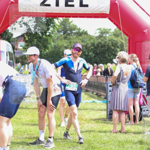 21.06.2026 - 29. Vierlanden-Triathlon Andreas Tolksdorf http://msf.ph/oto/9921395 21.06.2026 13:30:31 Ziel 1011 meine-sportfotos.de