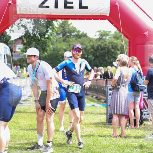 21.06.2026 - 29. Vierlanden-Triathlon Andreas Tolksdorf http://msf.ph/oto/9921397 21.06.2026 13:30:31 Ziel 1011 meine-sportfotos.de