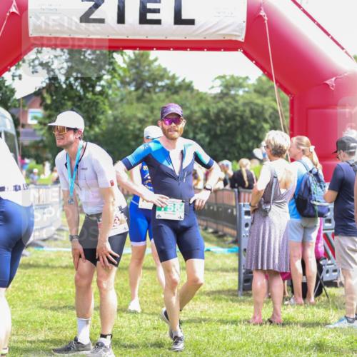 21.06.2026 - 29. Vierlanden-Triathlon Andreas Tolksdorf http://msf.ph/oto/9921399 21.06.2026 13:30:31 Ziel 1011 meine-sportfotos.de