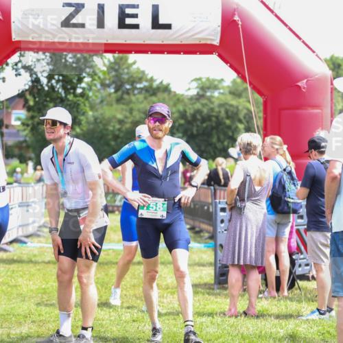 21.06.2026 - 29. Vierlanden-Triathlon Andreas Tolksdorf http://msf.ph/oto/9921402 21.06.2026 13:30:31 Ziel 1011 meine-sportfotos.de