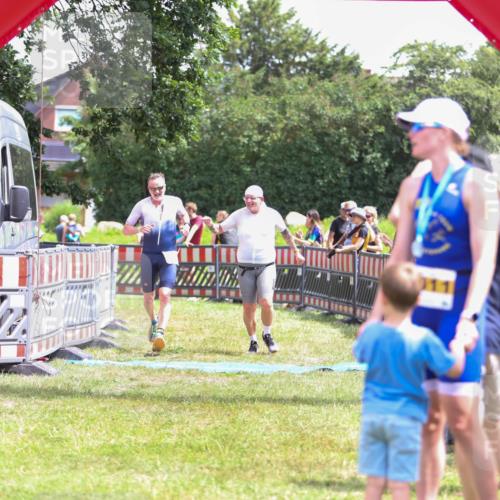 21.06.2026 - 29. Vierlanden-Triathlon Andreas Tolksdorf http://msf.ph/oto/9921410 21.06.2026 13:30:51 Ziel 887, 893 meine-sportfotos.de