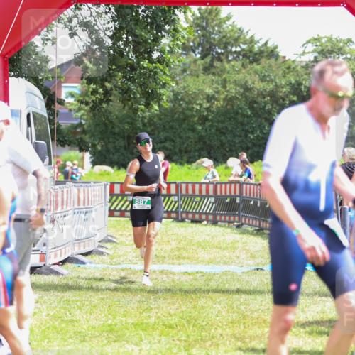 21.06.2026 - 29. Vierlanden-Triathlon Andreas Tolksdorf http://msf.ph/oto/9921419 21.06.2026 13:31:01 Ziel 887 meine-sportfotos.de