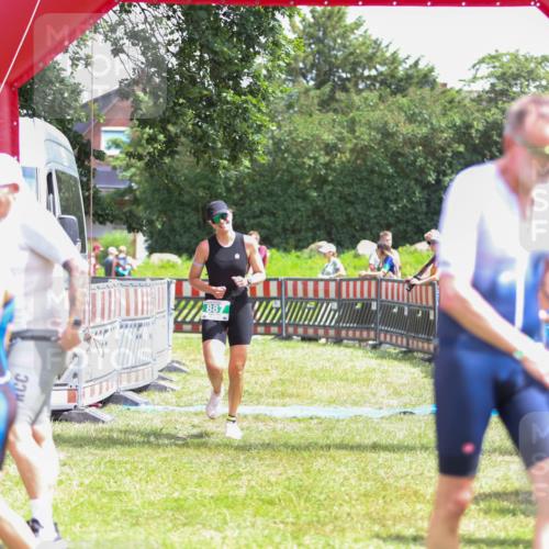 21.06.2026 - 29. Vierlanden-Triathlon Andreas Tolksdorf http://msf.ph/oto/9921421 21.06.2026 13:31:02 Ziel 887 meine-sportfotos.de