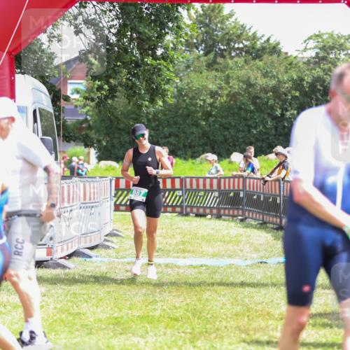 21.06.2026 - 29. Vierlanden-Triathlon Andreas Tolksdorf http://msf.ph/oto/9921422 21.06.2026 13:31:02 Ziel 887 meine-sportfotos.de