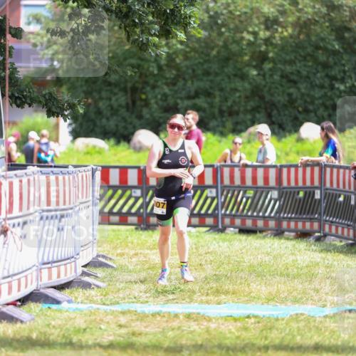 21.06.2026 - 29. Vierlanden-Triathlon Andreas Tolksdorf http://msf.ph/oto/9921433 21.06.2026 13:31:17 Ziel 1007 meine-sportfotos.de
