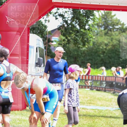 21.06.2026 - 29. Vierlanden-Triathlon Andreas Tolksdorf http://msf.ph/oto/9921451 21.06.2026 13:31:45 Ziel 98, 163, 999, 1021 meine-sportfotos.de