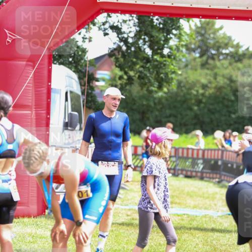 21.06.2026 - 29. Vierlanden-Triathlon Andreas Tolksdorf http://msf.ph/oto/9921455 21.06.2026 13:31:46 Ziel 98, 163, 999, 1021 meine-sportfotos.de
