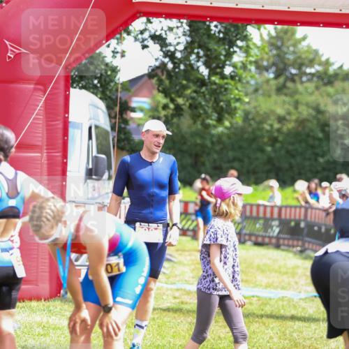 21.06.2026 - 29. Vierlanden-Triathlon Andreas Tolksdorf http://msf.ph/oto/9921456 21.06.2026 13:31:46 Ziel 98, 163, 999, 1021 meine-sportfotos.de