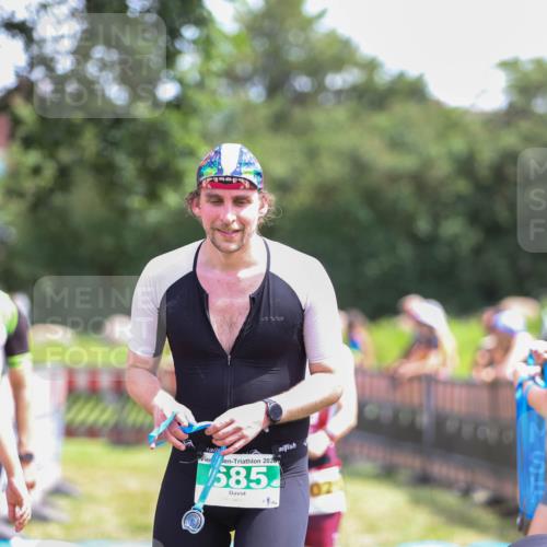 21.06.2026 - 29. Vierlanden-Triathlon Andreas Tolksdorf http://msf.ph/oto/9921471 21.06.2026 13:31:58 Ziel 1021 meine-sportfotos.de