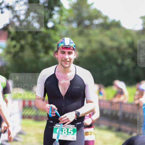 21.06.2026 - 29. Vierlanden-Triathlon Andreas Tolksdorf http://msf.ph/oto/9921474 21.06.2026 13:31:58 Ziel 1021 meine-sportfotos.de